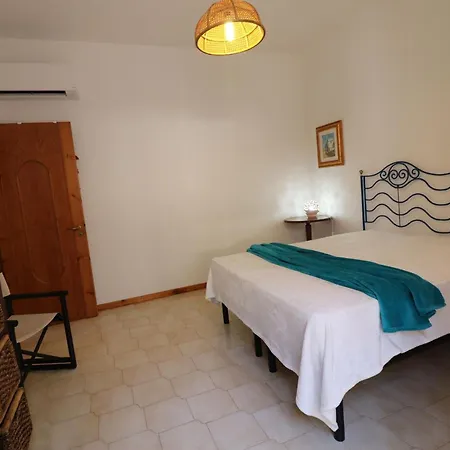 Charming Turchese Air Con Covered Parking Apartment