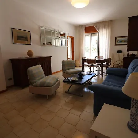 Charming Turchese Air Con Covered Parking Apartment